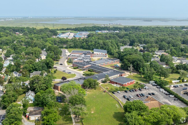 Middle Township Elementary No. 1 is minutes away from downtown Stone harbor.