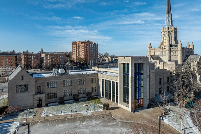 Grades 9-12 attend MNIC High School.