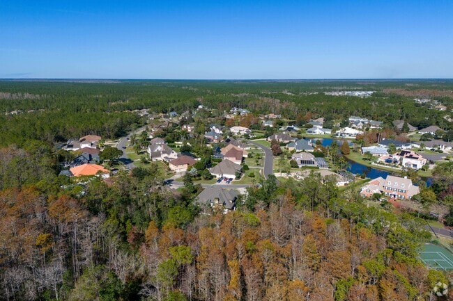 Hunters Ridge is a peaceful neighborhood of HOA communities, surrounded by the beautiful Florida wilderness.