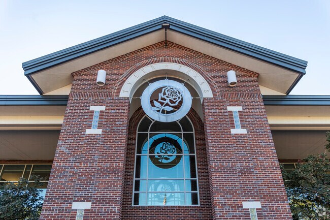 Tyler Pounds airport is the local airport for The Villages neighborhood.