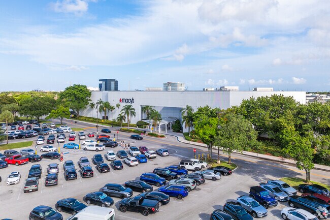 Shop till you drop at The Town Center Shopping Mall in Via Verde.