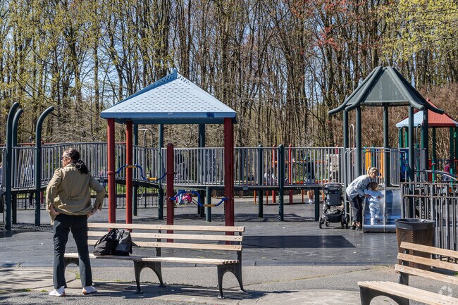 Rossville's Bloomingdale Park attracts parents and kids throughout the day.