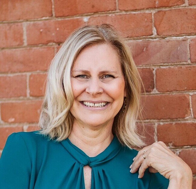 Mila McKinley Real Estate Agent in Phoenix, AZ