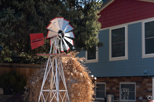 Norfolk Glen residents often have charming yards.
