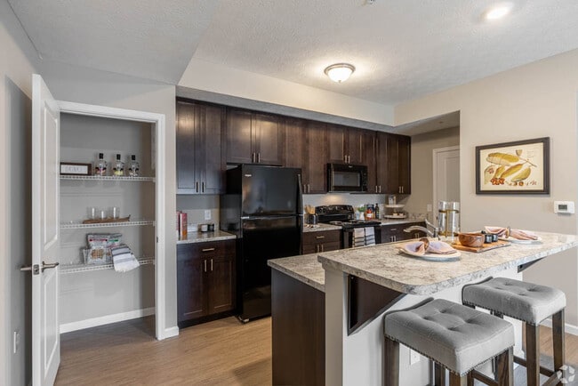 Victoria Manor, Columbus, OH 43219 - photo 4