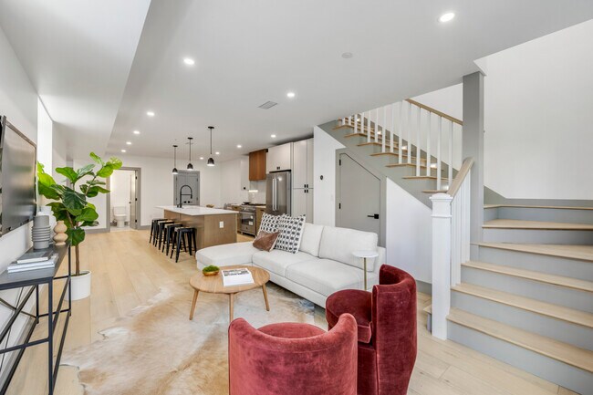 566 E 3rd St unit 1, Boston, MA 02127 - photo 7