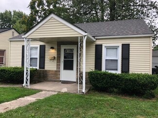 18768 Roscommon St, Harper Woods, MI 48225