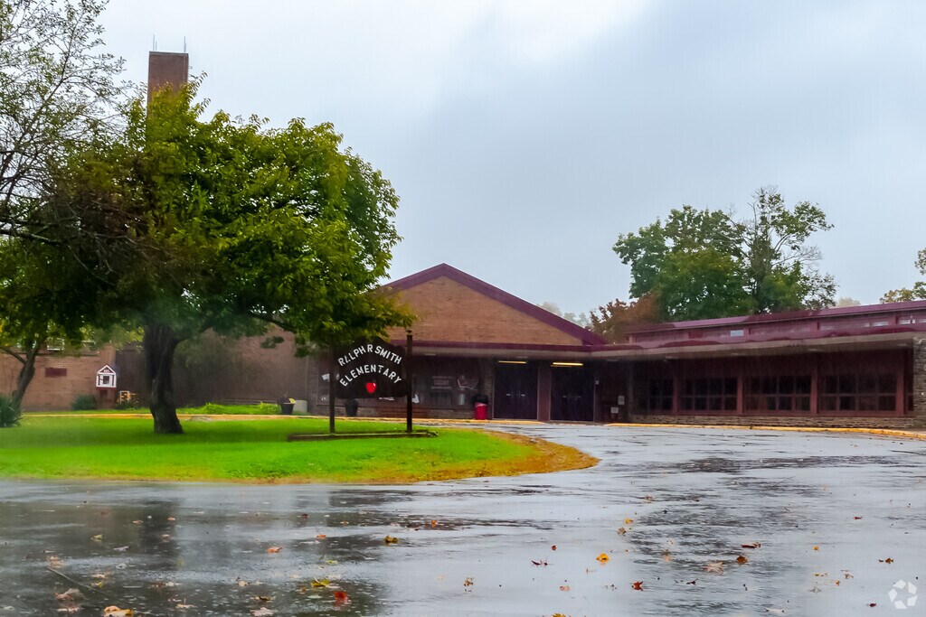 Ralph R Smith Elementary School serves students in the Outlying Dutchess County community.