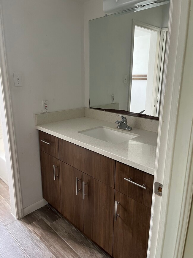 205 N Ormsby St unit 1, Alvin, TX 77511 - photo 2