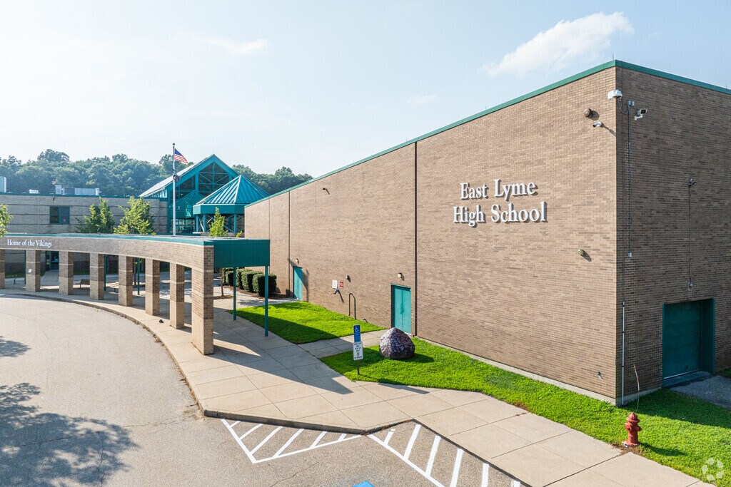 Welcome to East Lyme High School located in East Lyme, CT.