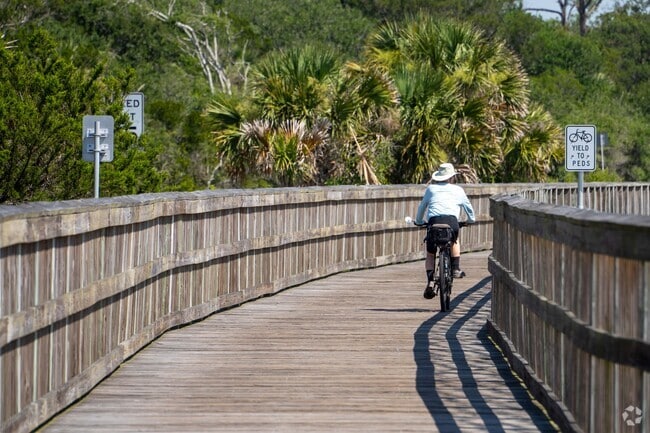 Buccaneer Trail has some of the most scenic views in the whole Jacksonville area.