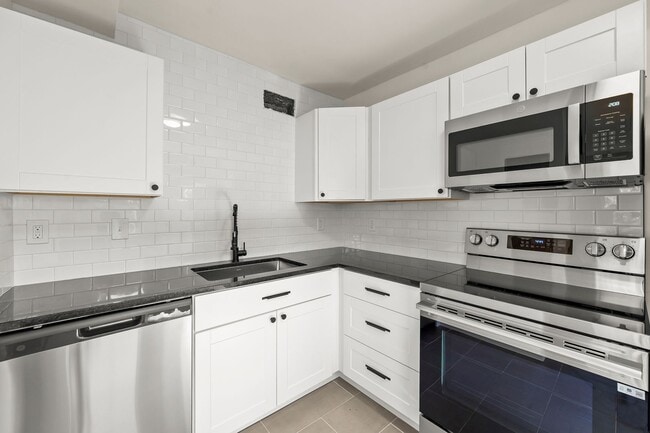 209 N Spring St unit 217 N Spring St-Unit, Winston Salem, NC 27101 - photo 6