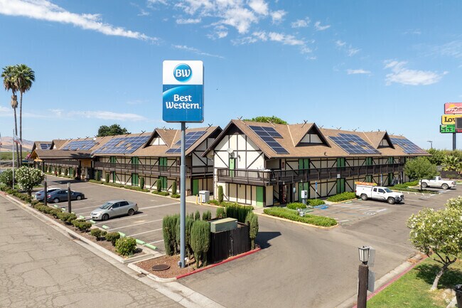 Hotels and other amenities are available to travelers in Santa Nella.