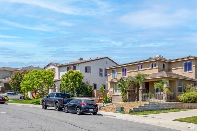 Find your next dream home in the newly built area of Fairway Canyon.