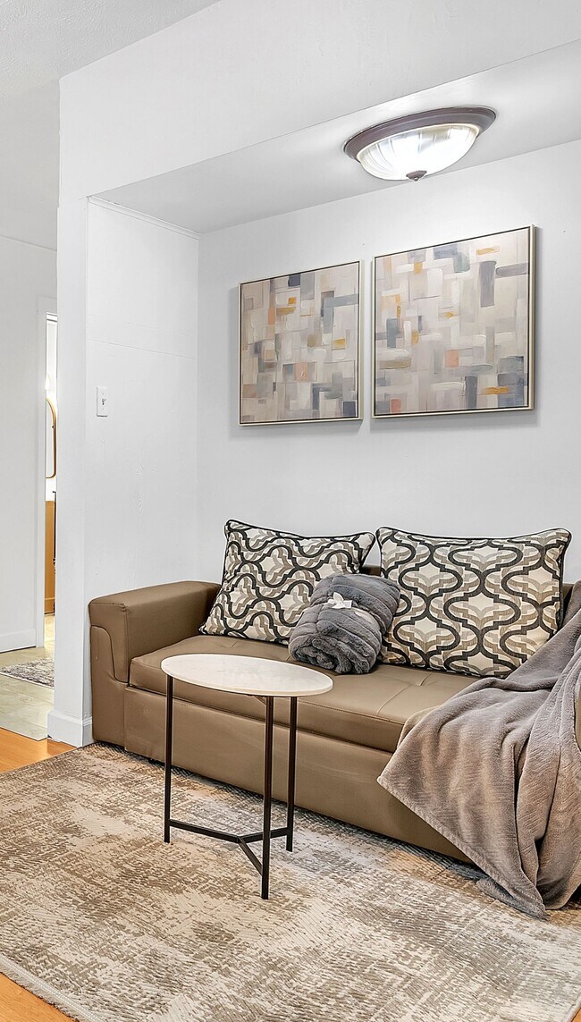 139 Center St unit Ruby, Hobart, IN 46342 - photo 4