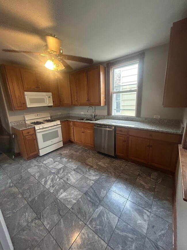 3532 N Elston Ave unit 2, Chicago, IL 60618 - photo 3