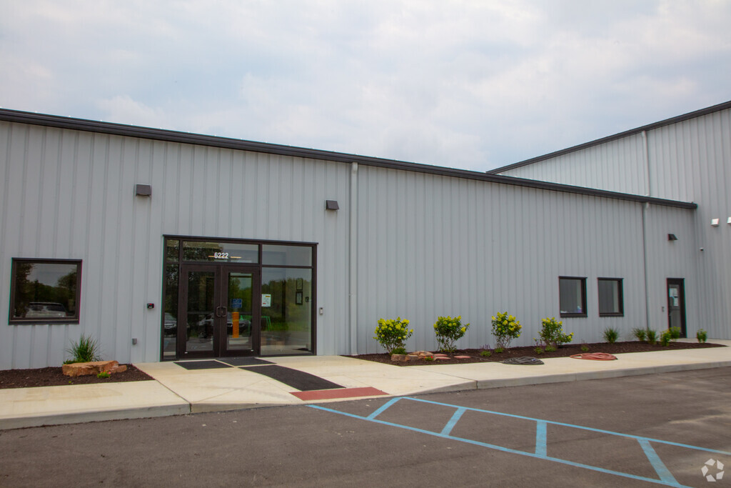 Aboite Christian School front entrance in Southwest Fort Wayne.