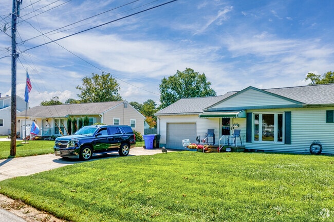 Ranch-style homes in Larrymore Lawns often feature spacious front yards.