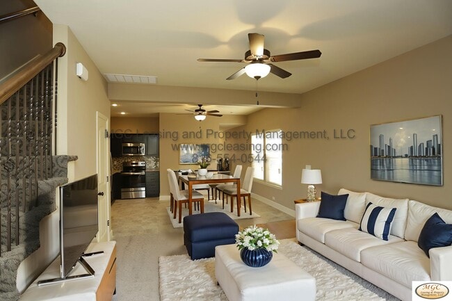 502 N Foxridge Dr, Raymore, MO 64083 - photo 2