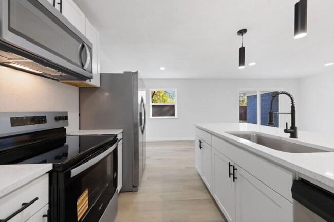 608 Blueberry Blvd, Dallas, TX 75217 - photo 7