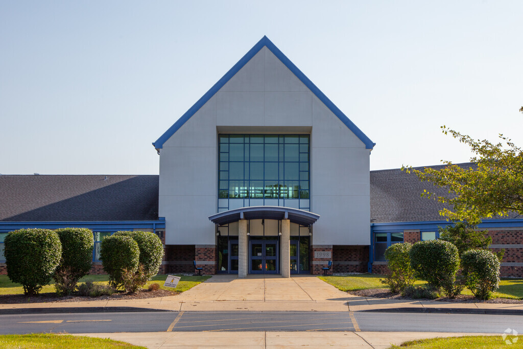 Hickory Center Elementary School building in North Fort Wayne.