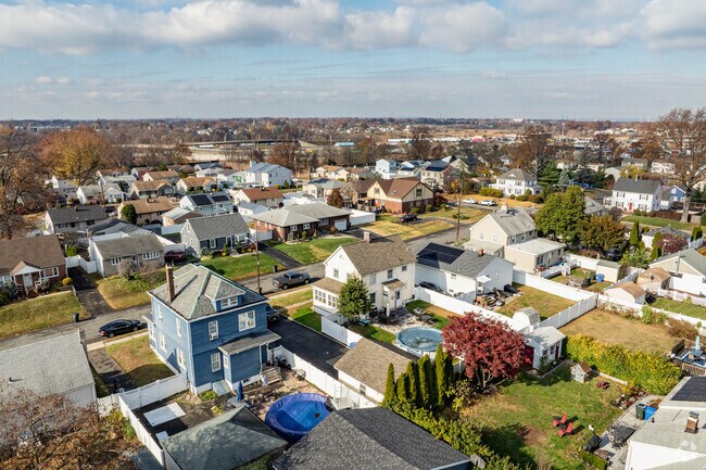 Sewaren offers scenic views and a close-knit community for Tri-State workers.