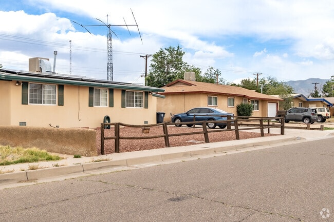 Earthy southwest hues and rustic fences line the streets of Hodgin.