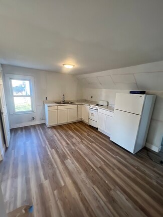 103 Walnut St Unit 3rd floor, Waterbury, CT 06704