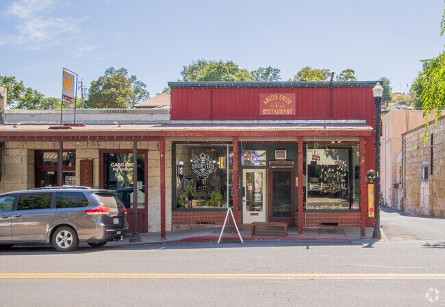 Angels Creek Café serves comfort food for breakfast and lunch in the City of Angels Camp, Ca.