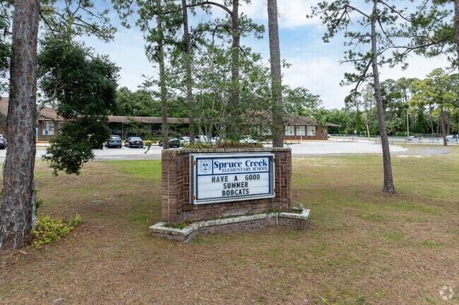 Spruce Creek Elementary School is a K-5 school in Countryside that earns a B+ on Niche.