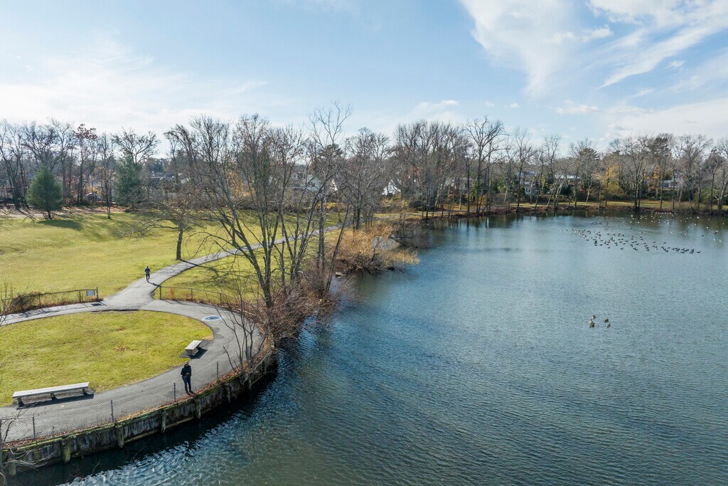 Hewlett Harbor, NY City Guide About Living in Hewlett Harbor