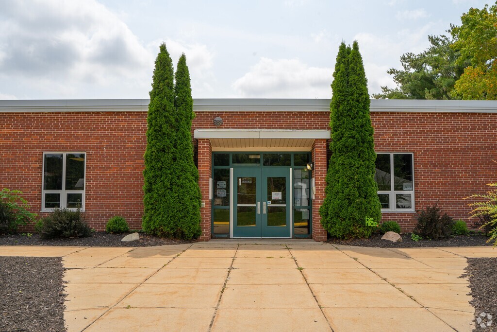 Williamston Explorer Elementary School serves students in the Ingham County community.