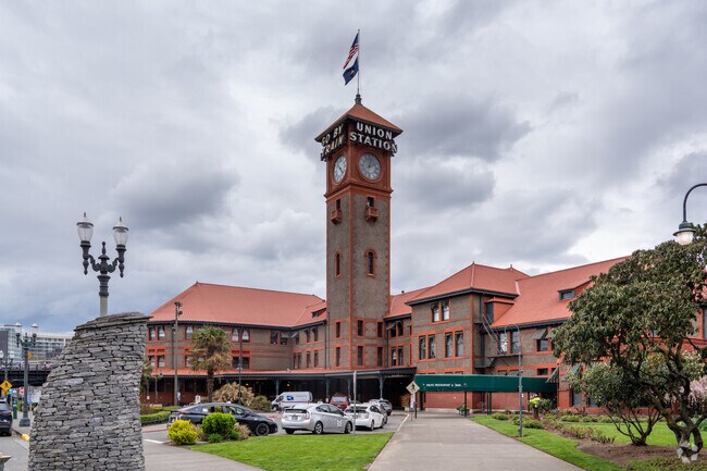 Transportation options in Chinatown are easily available with Amtrak being one of them.