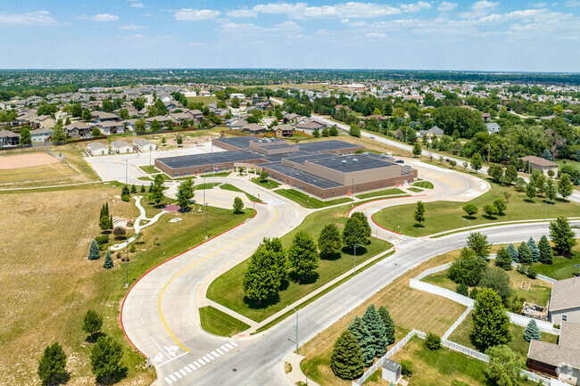 Palisades Elementary School can be found to the east of Gretna.