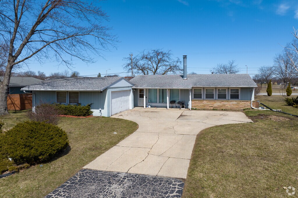 About Bradley Estates Schools, Demographics, Things to Do