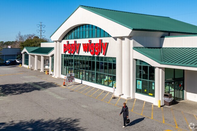 Wilder locals have easy access to groceries at the Piggly Wiggly.