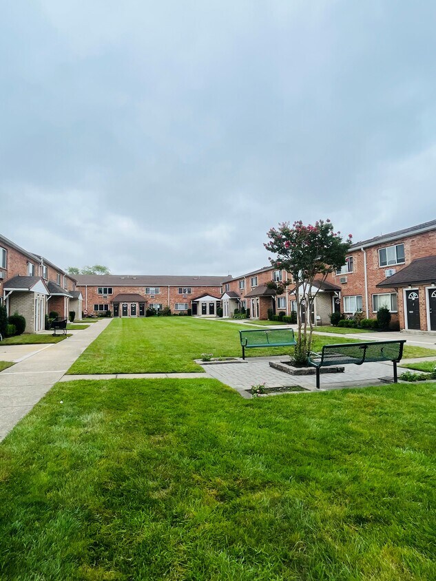 Woodland Village Apartments 401 E Gibbsboro Rd, Lindenwold, NJ