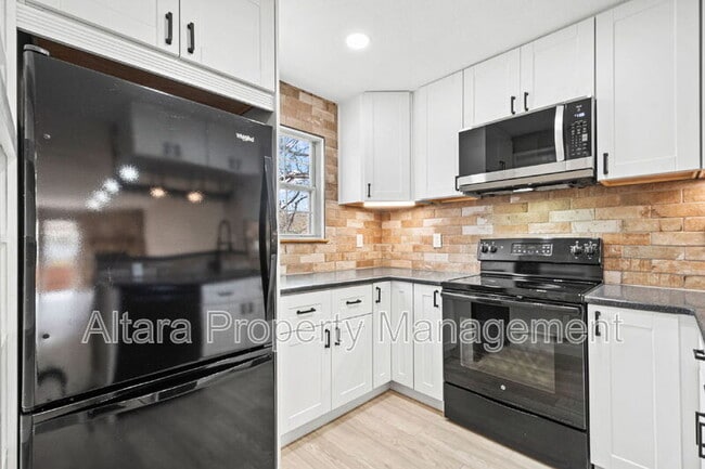 2578 E Nichols Cir, Centennial, CO 80122 - photo 2