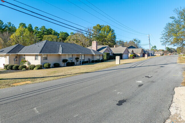 Ranch-style homes line a quiet street in Reno, TX.