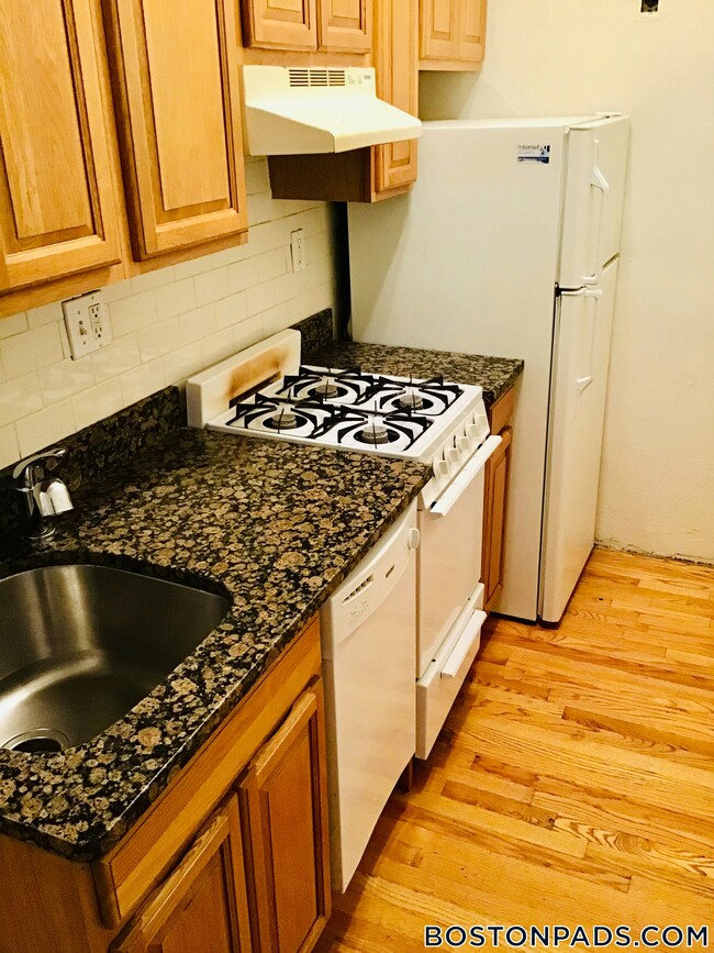 313 Huntington Ave Unit 2B, Boston, MA 02115