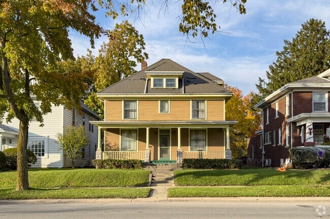 La Rez homes have a unique charm that makes the neighborhood a visual treat.