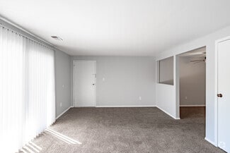 65 W Summerset Ln, Amherst, NY 14228