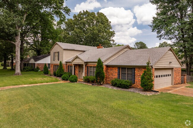 Ranch and split-level homes are common home styles in Poplar Estates.