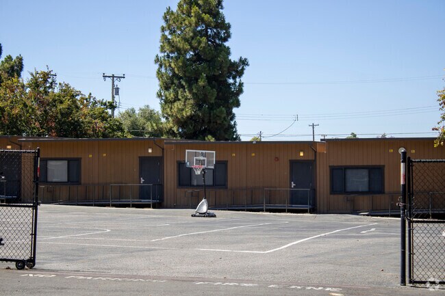 Live Oak Academy serves students in the Santa Clara neighborhood of California.