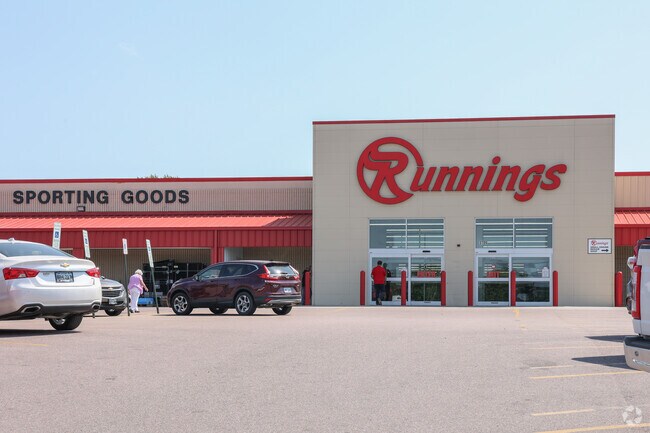 Find gear and hardware at Runnings, serving Oak View and greater Sioux Falls.