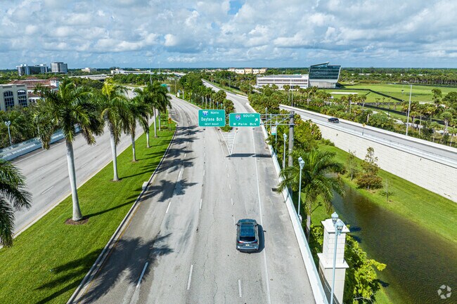 Palm Beach Country Estates offers easy access to the I-95 freeway for convenient commuting.