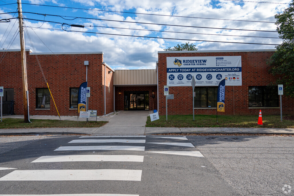 Ridgeview Charter School provides education in the neighborhood of 
Gastonia.