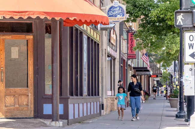 The local downtown area provides Stevens Park residents with numerous shopping and dining option
