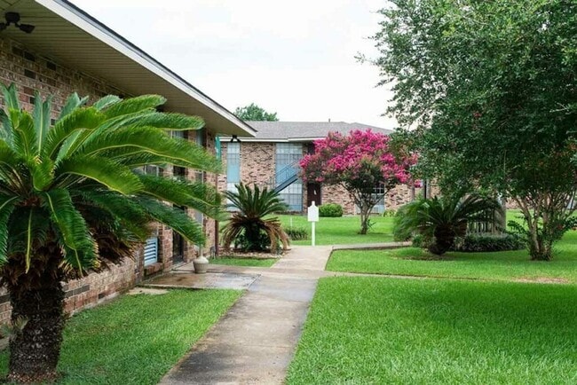 Lux of Lafayette, Lafayette, LA 70506 - photo 2