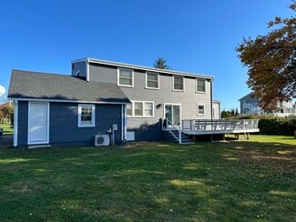 64 Houston Ave, Narragansett, RI 02882